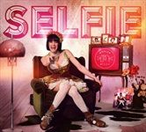 Selfie-1049-CD